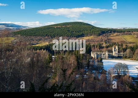 Le château de Balmoral dans la région de Royal Deeside, Aberdeenshire, Ecosse. Banque D'Images