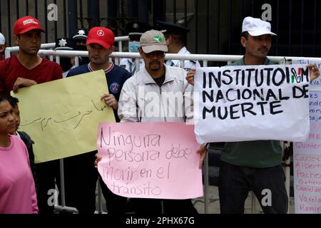 Non exclusif: 29 mars 2023, Mexico, Mexique: Un groupe de migrants de différentes nationalités exigent le respect de leurs droits humains au Ministère Banque D'Images