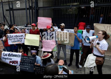 Non exclusif: 29 mars 2023, Mexico, Mexique: Un groupe de migrants de différentes nationalités exigent le respect de leurs droits humains au Ministère Banque D'Images