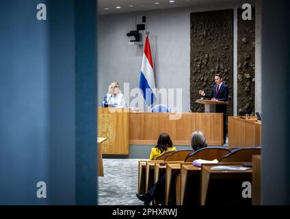 LA HAYE - Henk Nijboer (PvdA) lors d'un débat à la Chambre des représentants sur le fait de ne pas réaliser les ambitions de construction de logements. ANP REMKO DE WAAL pays-bas hors - belgique hors Banque D'Images