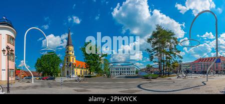 Vue sur la place principale de la ville estonienne Võru. Banque D'Images