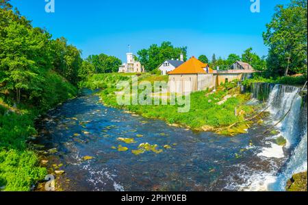 Keila-Joa Manor et Keila juga cascade en Estonie. Banque D'Images