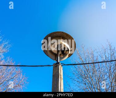 Old Industrial Lamps, RAW Area, ancien Reichsbahn Repair Works, Friedrichshain, Berlin, Allemagne Banque D'Images