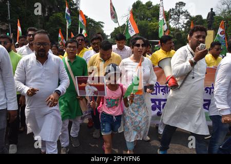 Kolkata, Inde. 29th mars 2023. Les partisans du Congrès Trinamool (TMC) arrivent à une réunion publique d'Abhishek Banerjee, député et secrétaire général national du Congrès Trinamool (TMC). (Photo de Biswarup Ganguly/Pacific Press) Credit: Pacific Press Media production Corp./Alay Live News Banque D'Images