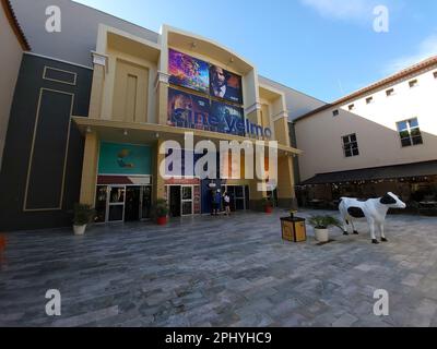 Complexe cinéma Ciné Yelmo, montrant entrée avec les films à l'affiche. Centre Commercial, la Plaza Mayor, Malaga, Espagne Banque D'Images