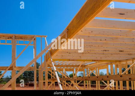 Construction poutre bâton maison de l'agencement solives fermes cadre en bois a été porté pendant la construction de la maison Banque D'Images