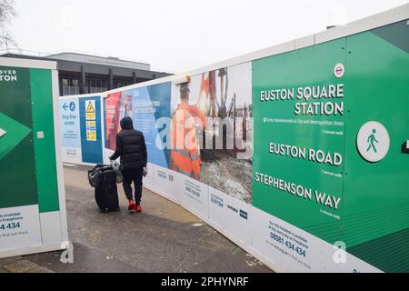 Londres, Royaume-Uni. 29th mars 2023. HS2 (haute vitesse 2) chantier de construction à la gare d'Euston les retards, la hausse des coûts et les incertitudes continuent d'empoisonner le projet ferroviaire. Credit: Vuk Valcic/Alamy Live News Banque D'Images