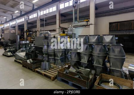 Pièces de rechange pour la construction de conduits de systèmes industriels de chauffage, de séchage et de conditionnement. Banque D'Images