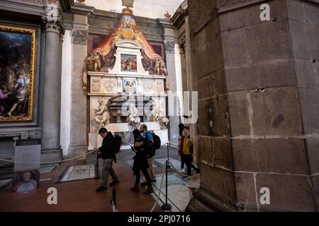 Tombeau de Michel-Ange conçu par Giorgio Vasari à Santa Croce, Florence Banque D'Images