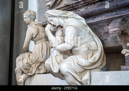 Tombeau de Michel-Ange conçu par Giorgio Vasari à Santa Croce, Florence Banque D'Images