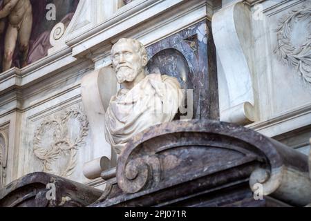 Tombeau de Michel-Ange conçu par Giorgio Vasari à Santa Croce, Florence Banque D'Images
