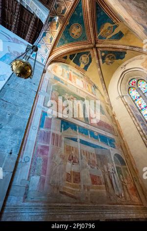 Les fresques de Giotto dans la chapelle Peruzzi à Santa Croce, Florence Banque D'Images