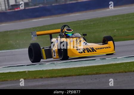 Benn Simms, Reynard SF77, HSCC Historic Formula Ford 2000 Championship, 20 minutes de course, avec des voitures de course conformes aux spécifications Banque D'Images