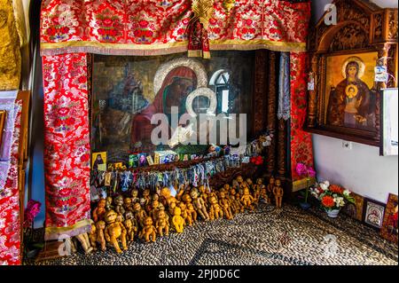 Votiggaben, Monastère de Tsambika, site de pèlerinage pour les souhaits des enfants, Rhodes, Grèce Banque D'Images