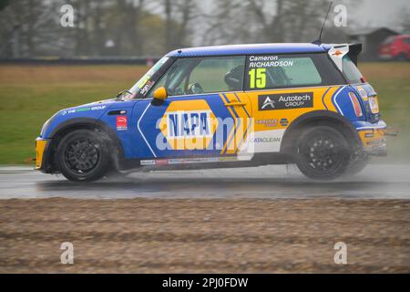 Mini Challenge Trophée 2023, Napa Racing UK, Croft Track, Cameron Richardson, numéro 15 Banque D'Images