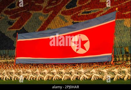 Les Jeux de masse de la Corée du Nord sont un spectacle de propagande synchronisé avec jusqu'à 100 000 gymnastes, danseurs, acrobates et artistes martiaux. Banque D'Images