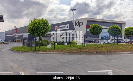 Simanovci, Serbie - 22 août 2022: Société allemande DB Schenker nouvel entrepôt de distribution Construction KLP Logistics Centre. Banque D'Images