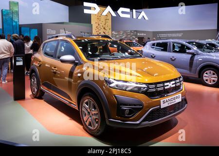 Nouvelle voiture Dacia Sandero Stepway présentée au salon européen de l'auto de Bruxelles. Bruxelles, Belgique - 13 janvier 2023. Banque D'Images