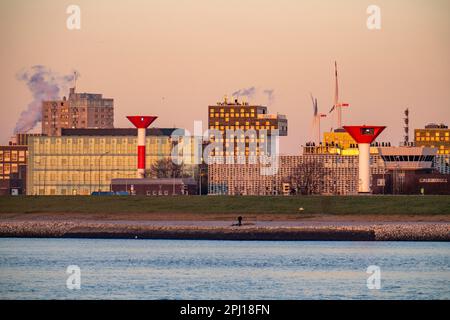 Horizon de Bremerhaven, vue de l'autre côté de la rivière Weser, bâtiment de l'Institut Alfred Wegener, Helmholtz Centre for Polar and Marine Research (AWI), f Banque D'Images