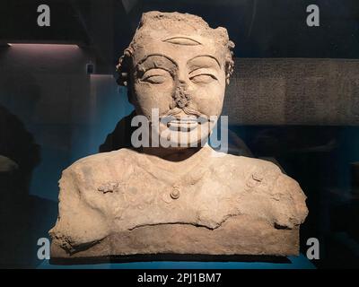 Paris, France - 02 19 2023 : Musée du Louvre. Splendeurs des oasis de l'Ouzbékistan Banque D'Images