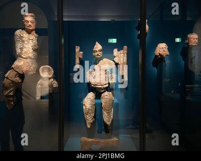 Paris, France - 02 19 2023 : Musée du Louvre. Splendeurs des oasis de l'Ouzbékistan Banque D'Images