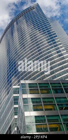 Le 200 West Street, siège social de Goldman Sachs, est le plus haut bâtiment de Battery Park City à Manhattan. Il est également remarquable par la façade incurvée. Banque D'Images