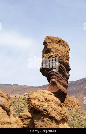 Roque Cinchado dans les Roques de Garcia sur les pentes du volcan du Teide. Parc national du Mont Teide. Santa Cruz de Tenerife, Iles Canaries, Espagne Banque D'Images