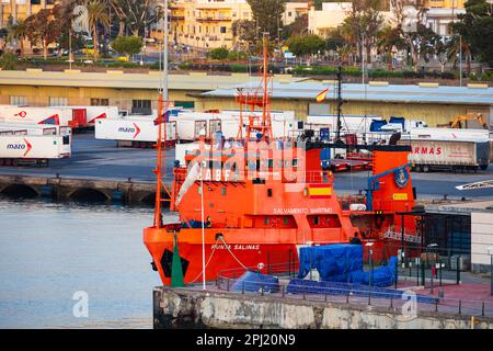 Sauvetage, remorqueur de sauvetage, Punta Salinas de la Maritime Safety and Rescue Society, amarré le long du quai au port de Santa Cruz de Tenerife, ca Banque D'Images