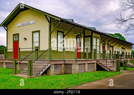 Le dépôt de Wiggins est photographié, 29 mars 2023, à Wiggins, Mississippi. Le dépôt de trains de Wiggins a été construit en 1910 par Gulf and Ship Island Railroad. Banque D'Images