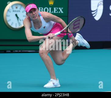 Miami Gardens, États-Unis. 30th mars 2023. Ekaterina Alexandrova, de Russie, a fait son retour à Petra Kvitova, de la République tchèque, lors du match de demi-finale de l'Open de Miami au stade Hard Rock de Miami Gardens, en Floride, jeudi, 30 mars 2023. Photo de Gary I Rothstein/UPI crédit: UPI/Alay Live News Banque D'Images