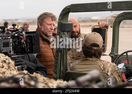 DATE DE SORTIE: 21 avril 2023. TITRE: L'Alliance de Guy Ritchie. STUDIO: STX films. DIRECTEUR: Guy Ritchie. COMPLOT : l'Alliance de Guy Ritchie suit le sergent de l'armée américaine John Kinley (Jake Gyllenhaal) et l'interprète afghan Ahmed (Dar Salim). AVEC: Directeur GUY RITCHIE (à gauche), DAR SALIM (à droite) sur l'ensemble. (Credit image: © STX films/Entertainment Pictures/ZUMAPRESS.com) USAGE ÉDITORIAL SEULEMENT! Non destiné À un usage commercial ! Banque D'Images