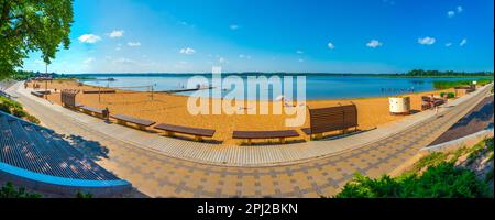Võru, Estonie, 27 juin 2022 : jour d'été à la plage de Tamula à Võru en Estonie. Banque D'Images