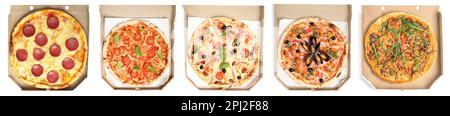 Ensemble avec différentes délicieuses pizzas chaudes dans des boîtes en carton sur fond blanc, motif bannière. Livraison de nourriture Banque D'Images