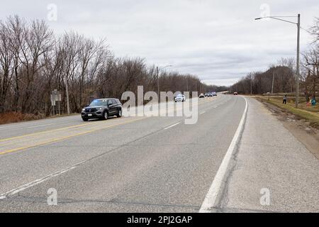 Le convoi de Donald Trump d’un aéroport de Moline, Illinois, au Adler Theatre de Davenport, Iowa, pour un rassemblement de campagne le 13th mars 2023. Banque D'Images