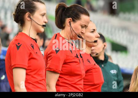 Wolfsburg, Allemagne. 30th mars 2023. Wolfsburg, Allemagne. 30 mars 2023: Arbitre Cheryl Foster lors du quart de finale de la Ligue des champions des femmes - VFL Wolfsburg / Paris Saint-Germain - Volkswagen Arena. Wolfsburg, Allemagne. (Ryan Sleiman /SPP) crédit: SPP Sport Press photo. /Alamy Live News Banque D'Images