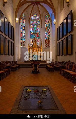 Leipzig, Allemagne, 8 août 2022 : tombeau de Johann Sebastian Bach à l'église Saint Thomas de Leipzig. Banque D'Images