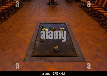 Leipzig, Allemagne, 8 août 2022 : tombeau de Johann Sebastian Bach à l'église Saint Thomas de Leipzig. Banque D'Images