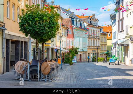 Coburg, Allemagne, 10 août 2022: Vue sur une rue de la vieille ville de la ville allemande de Coburg. Banque D'Images