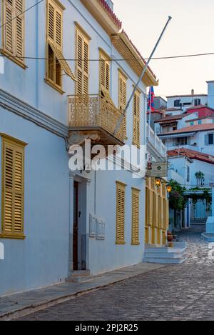Hydra, Grèce, 4 septembre 2022 : jour d'été dans une rue de la ville grecque d'Hydra. Banque D'Images