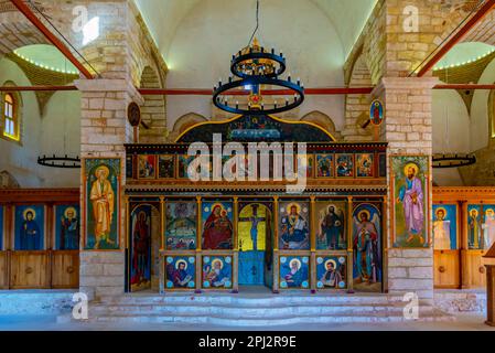 Pylos, Grèce, 7 septembre 2022: Décoré Metamorphose Sotiros église au château de Pilos en Grèce. Banque D'Images