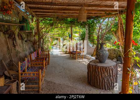 Ischia, Italie, 23 mai 2022 : intérieur d'un hôtel adjacent aux jardins de Giardini Raavino sur l'île d'Ischia, Italie. Banque D'Images