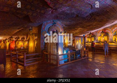 Dambulla, Sri Lanka, 10 février 2022 : intérieur du complexe du temple de la grotte de Dambulla au Sri Lanka. Banque D'Images