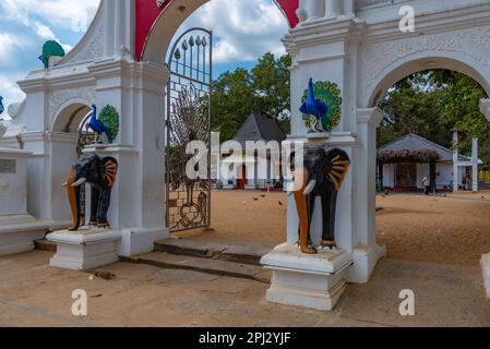 Kataragama, Sri Lanka, 27 janvier 2022: Sanctuaire de Maha Devale à Kataragama, Sri Lanka. Banque D'Images