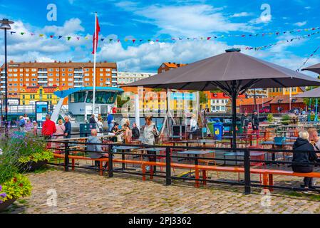 Karlskrona, Suède, 14 juillet 2022: Front de mer dans le port de Karlskrona, Suède. Banque D'Images