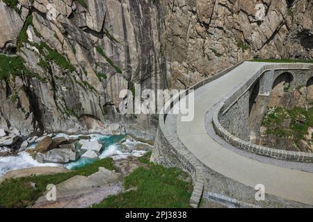 Pont du Diable à St col du Gothard sur les Alpes Suisses Banque D'Images