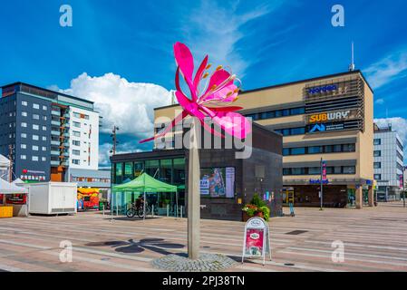 Seinäjoki, Finlande, 24 juillet 2022: Vue sur une rue commerciale à Seinäjoki, Finlande. Banque D'Images