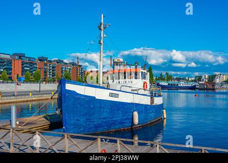 Jyväskylä, Finlande, 24 juillet 2022 : bateaux de tourisme au bord d'un lac à Jyväskylä, Finlande Banque D'Images