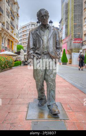 Oviedo, Espagne, 11 juin 2022 : statue de Woody Allen à Oviedo, Espagne. Banque D'Images