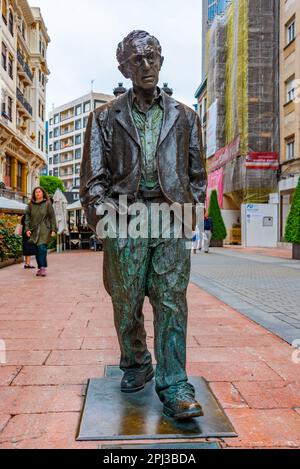 Oviedo, Espagne, 11 juin 2022 : statue de Woody Allen à Oviedo, Espagne. Banque D'Images