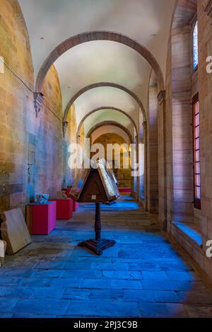 Astorga, Espagne, 9 juin 2022 : cloître à la cathédrale Sainte Marie d'Astorga en Espagne. Banque D'Images